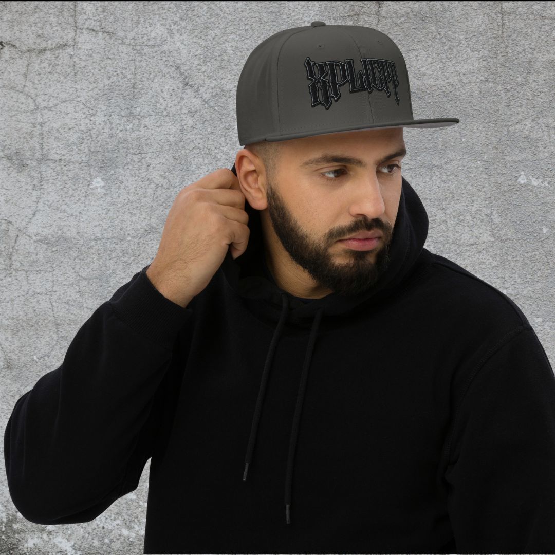 XS01 LOGO Snapback Hat