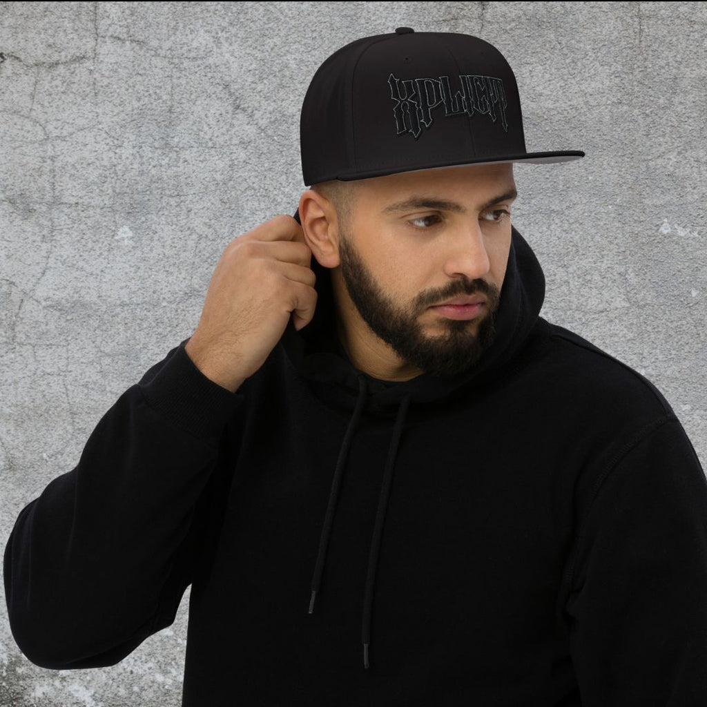 XS01 LOGO Snapback Hat